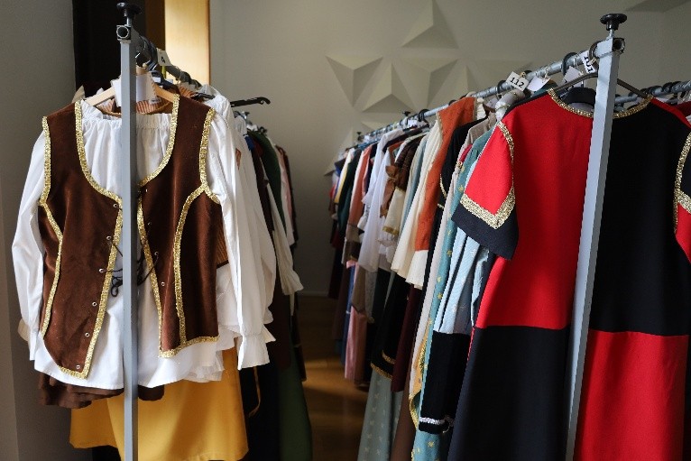 Roupeiro Medieval dispõe de trajes medievais para alugar